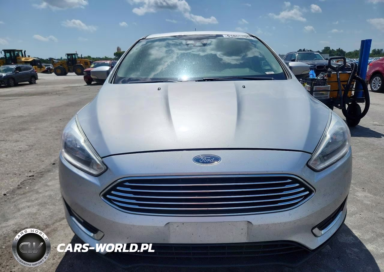 2018 Ford Focus Titanium VIN:1FADP3N22JL285007 - 5