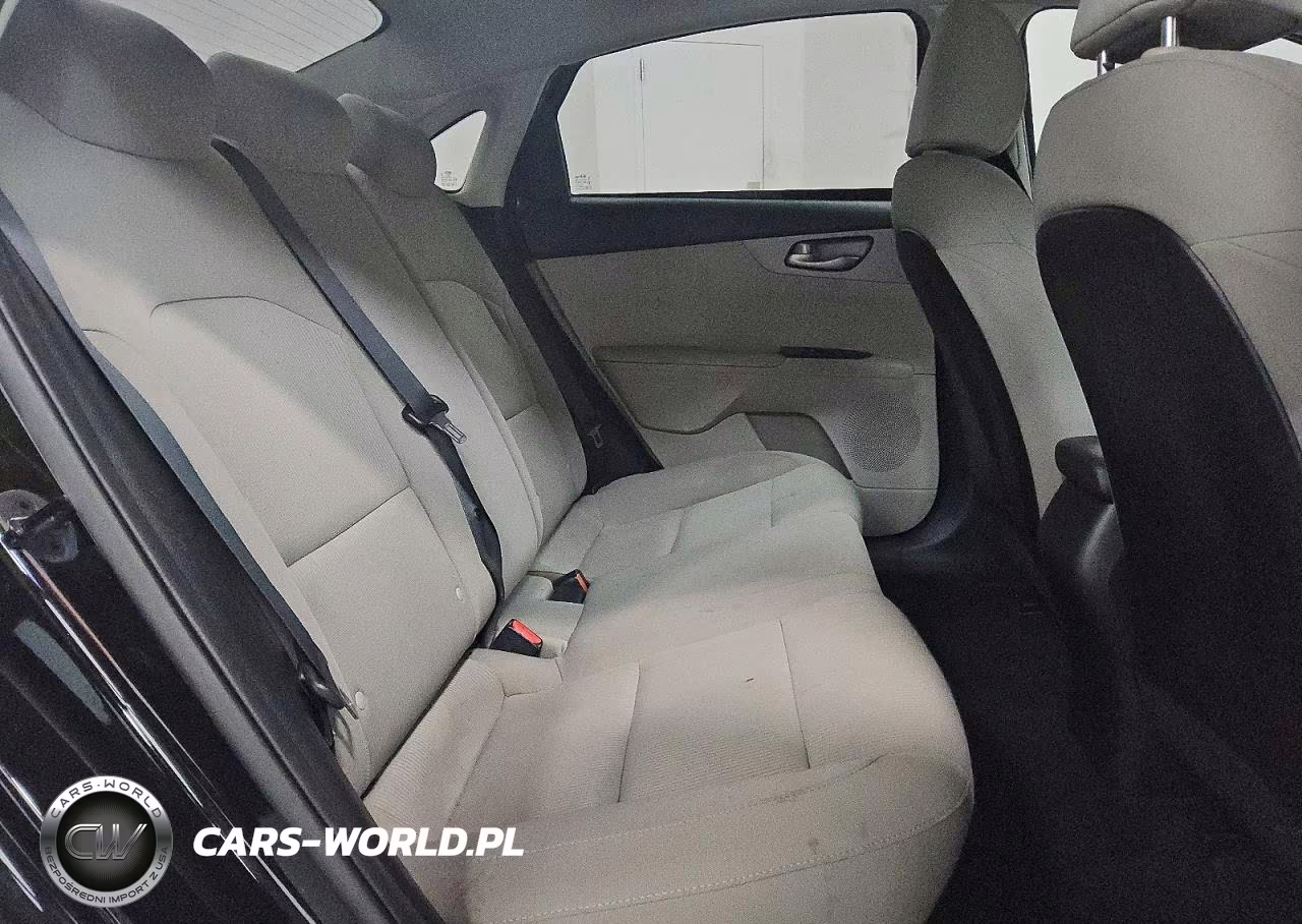 2019 Kia Forte Lxs VIN:3KPF24AD6KE045693 - 10