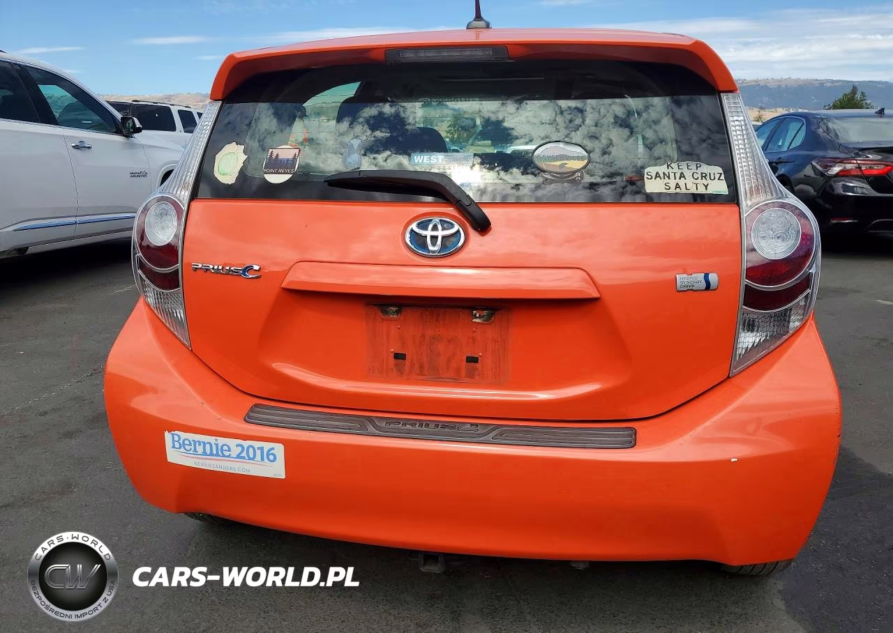2013 Toyota Prius C Three VIN:JTDKDTB36D1038340 - 6