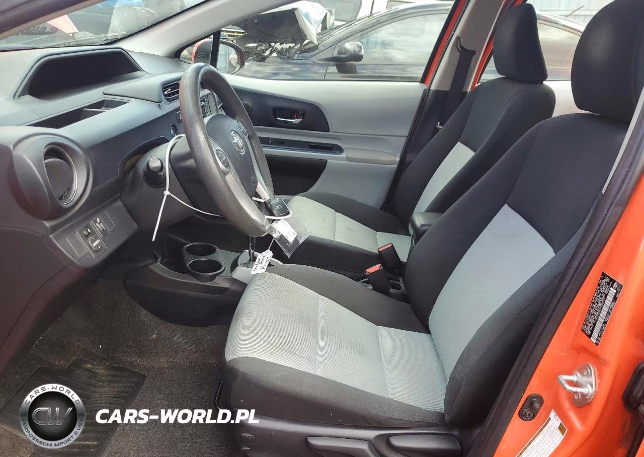 2013 Toyota Prius C Three VIN:JTDKDTB36D1038340 - 7