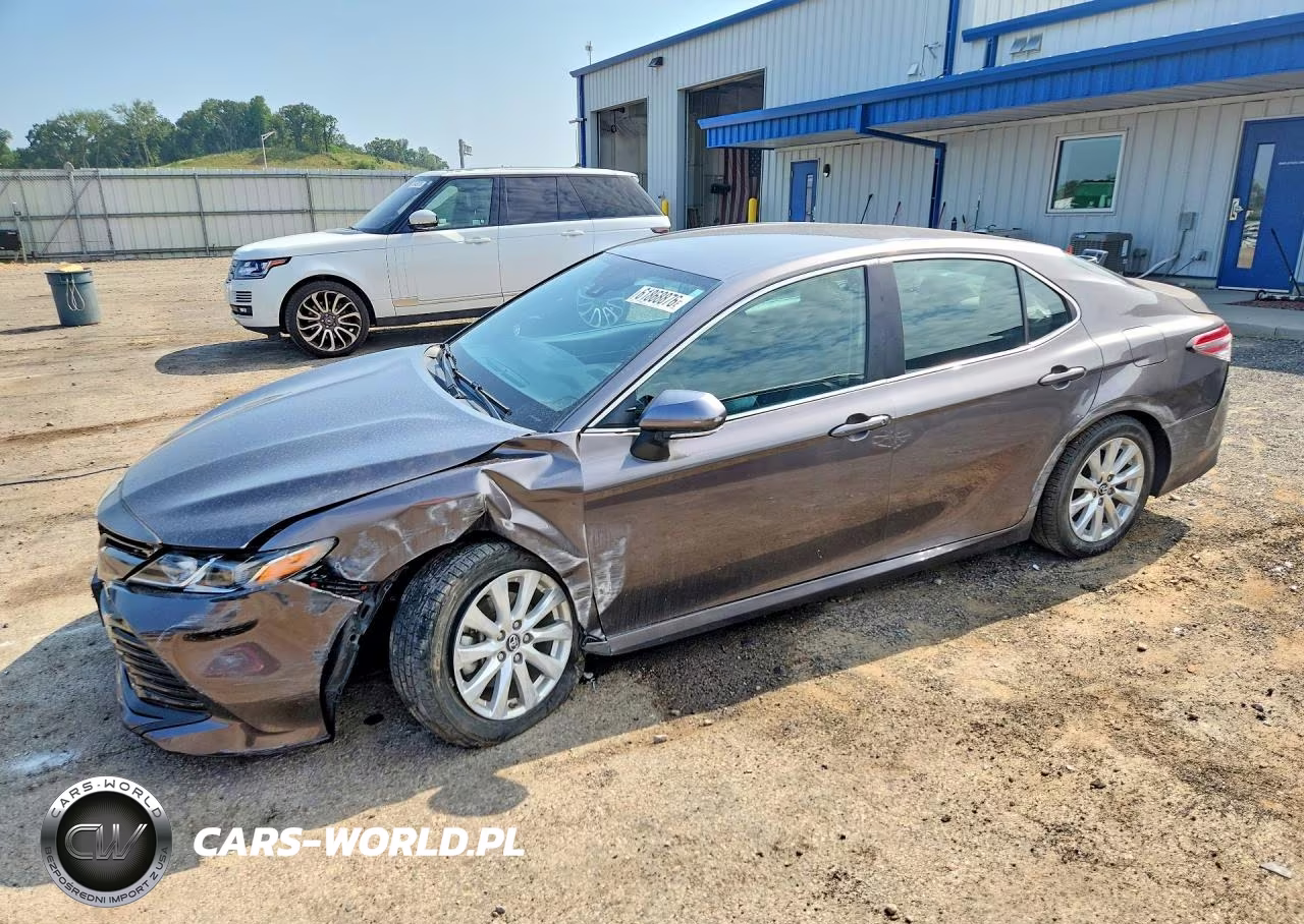 2018 Toyota Camry Le – zdjęcie 1 z 12
