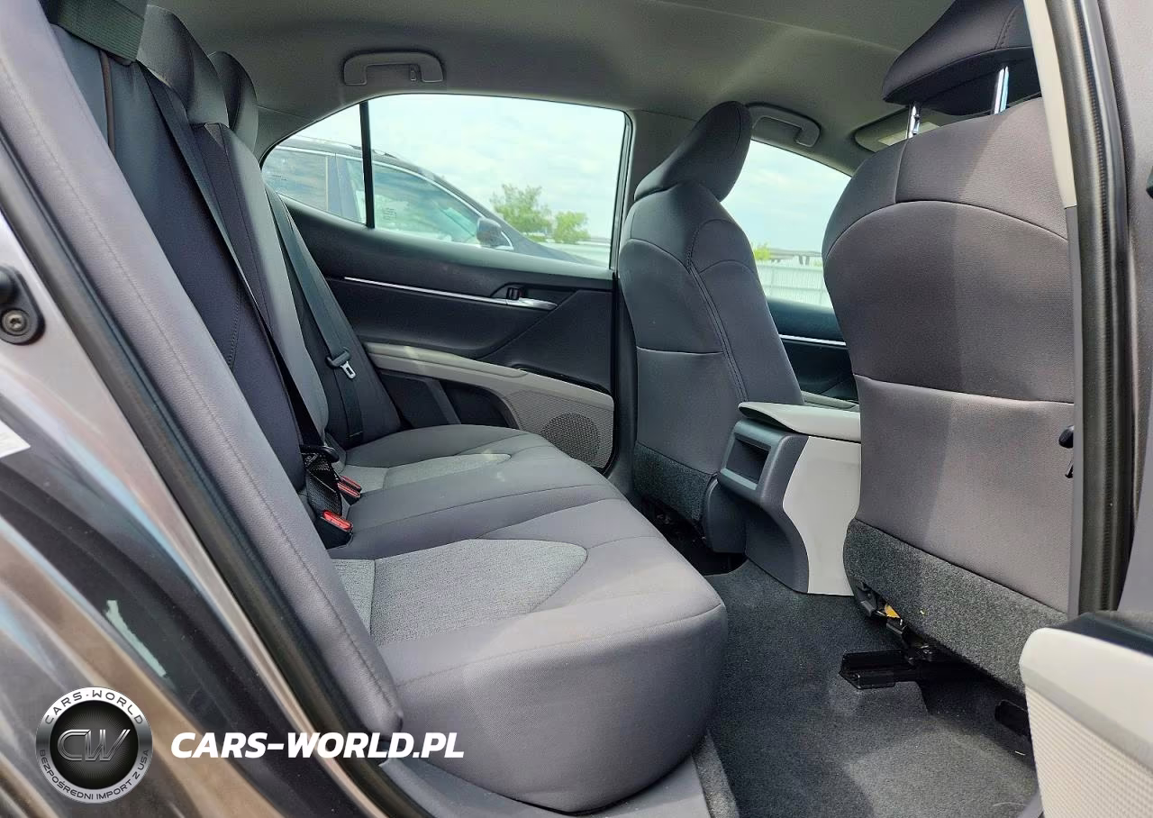 2018 Toyota Camry Le VIN:4T1B11HK0JU027058 - 10