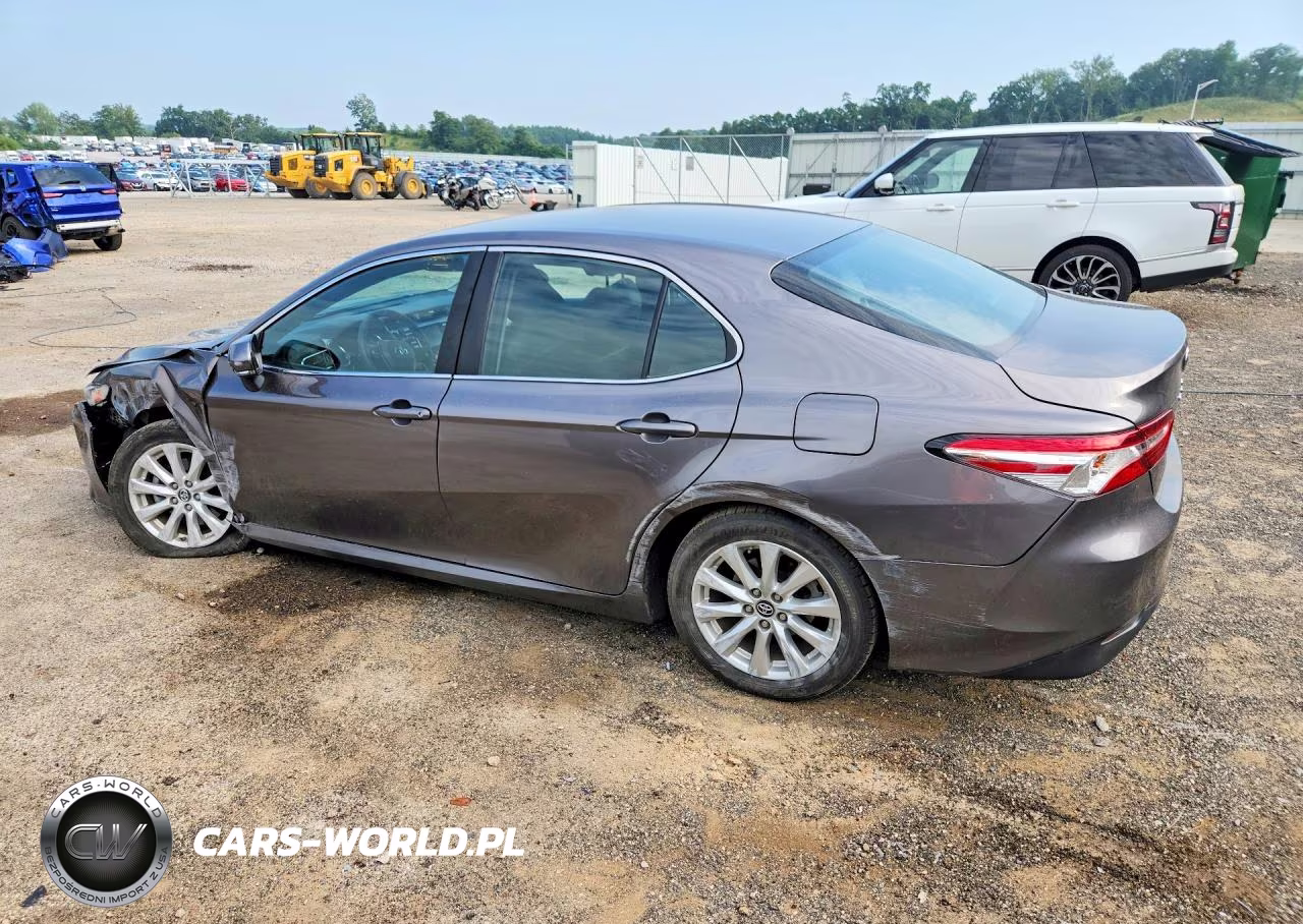 2018 Toyota Camry Le VIN:4T1B11HK0JU027058 - 2
