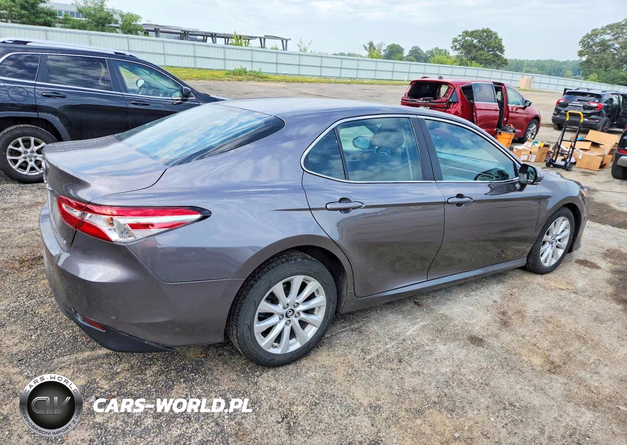 2018 Toyota Camry Le VIN:4T1B11HK0JU027058 - 3