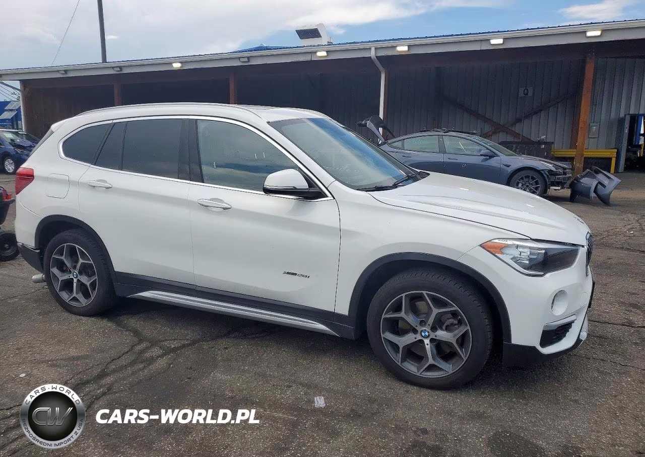 2018 BMW X1 xDrive28I VIN:WBXHT3C36J5K25323 - 4