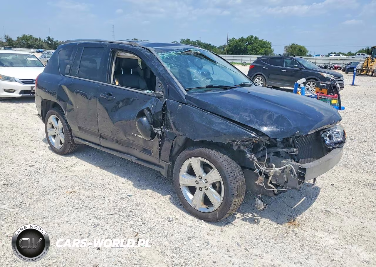 2014 Jeep Compass Latitude VIN:1C4NJCEA3ED648373 - 4