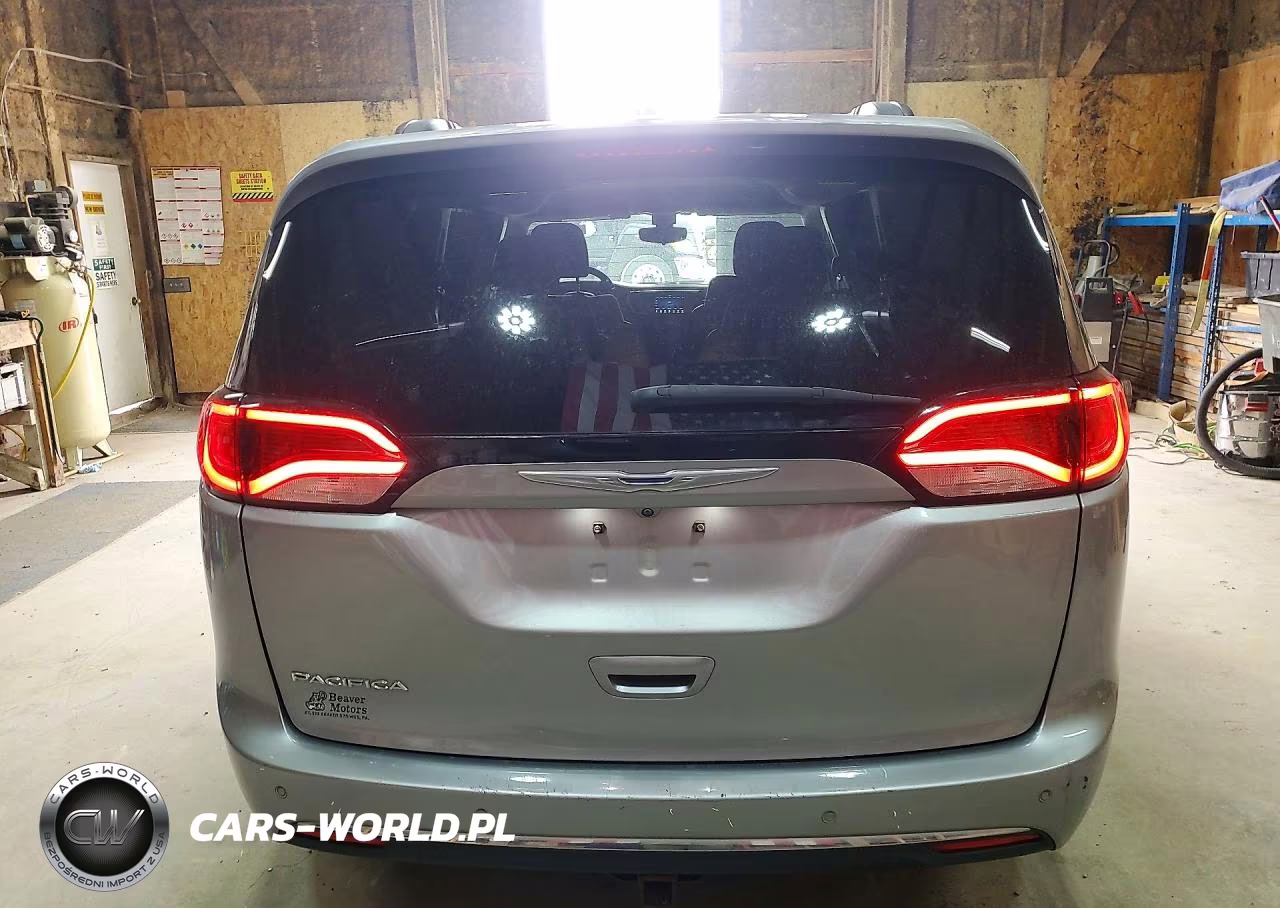 2018 Chrysler Pacifica Touring Plus VIN:2C4RC1FG5JR113278 - 6