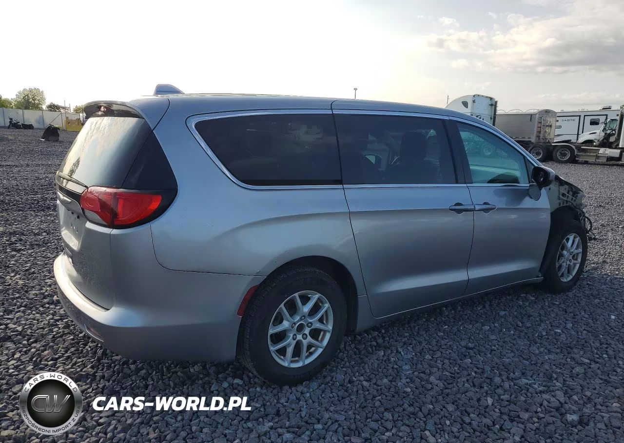 2017 Chrysler Pacifica Lx VIN:2C4RC1CG0HR565279 - 3