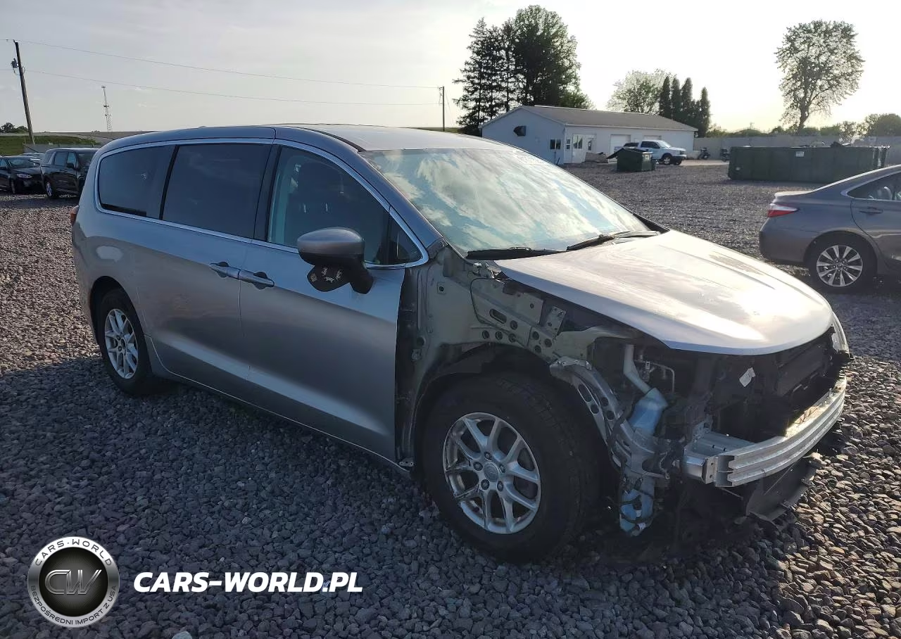 2017 Chrysler Pacifica Lx VIN:2C4RC1CG0HR565279 - 4