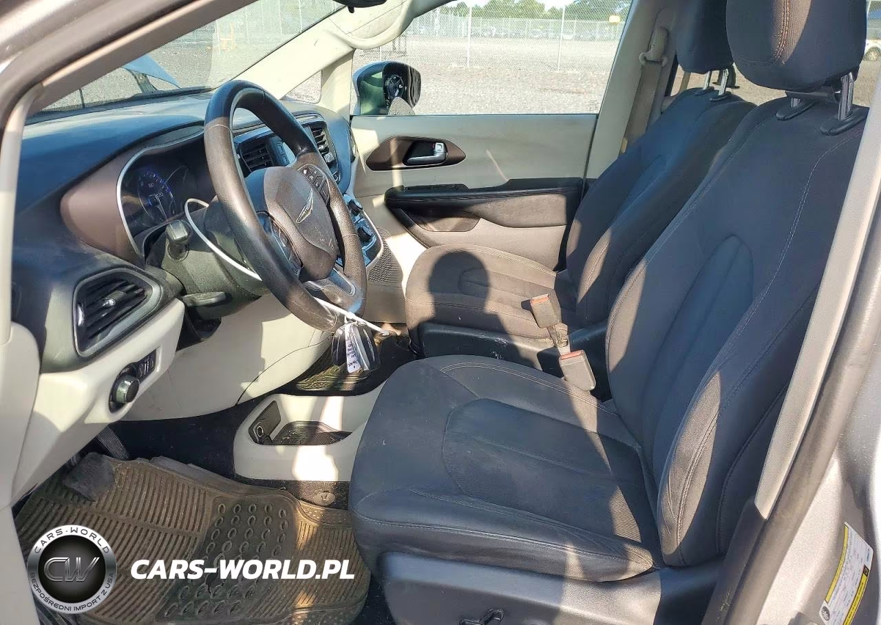 2017 Chrysler Pacifica Lx VIN:2C4RC1CG0HR565279 - 7
