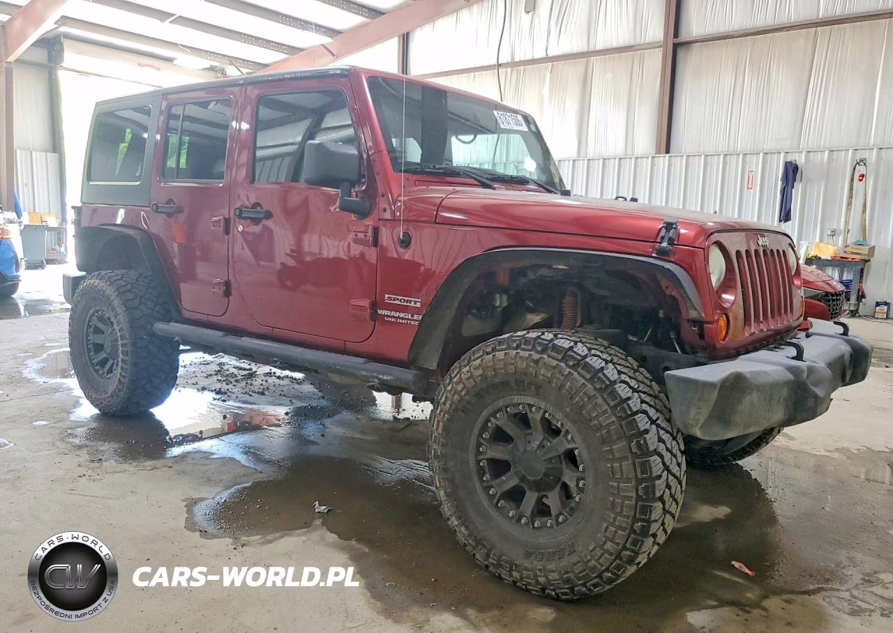 2013 Jeep Wrangler Unlimited Sport VIN:1C4BJWDG2DL547548 - 4