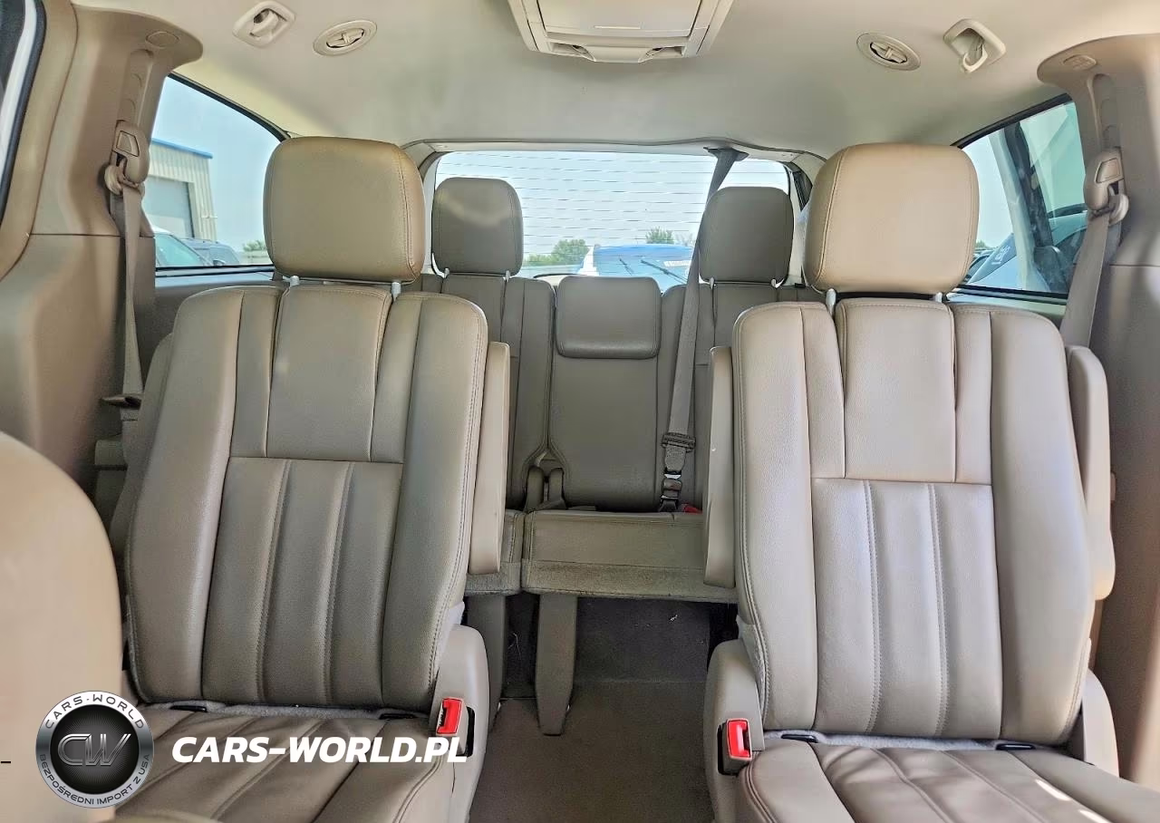 2015 Chrysler Town & Country Touring VIN:2C4RC1BG1FR637203 - 10