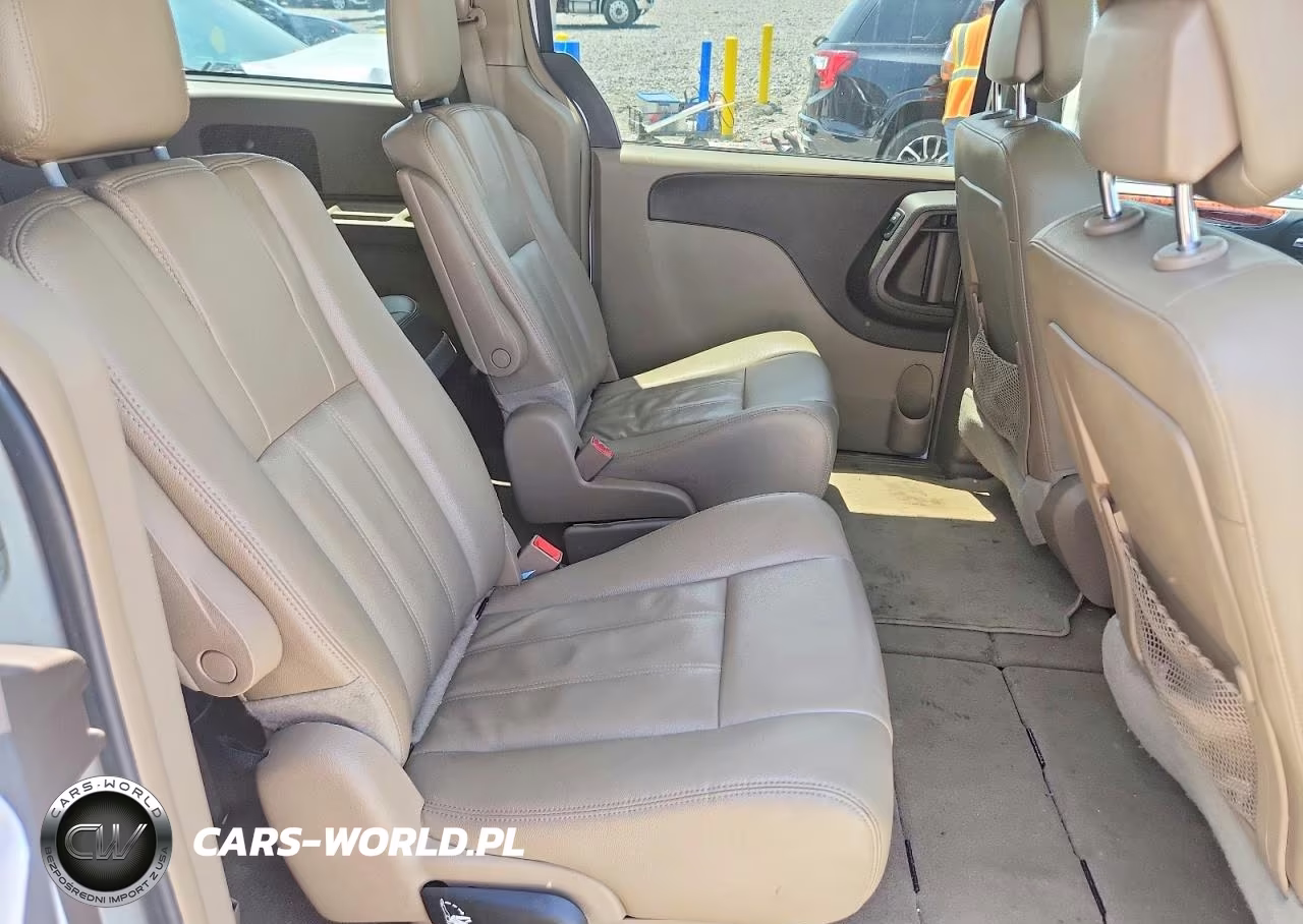 2015 Chrysler Town & Country Touring VIN:2C4RC1BG1FR637203 - 11
