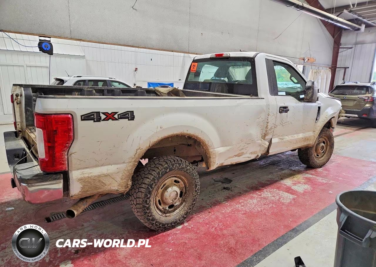 2017 Ford F250 Super Duty VIN:1FTBF2B6XHEC61087 - 3