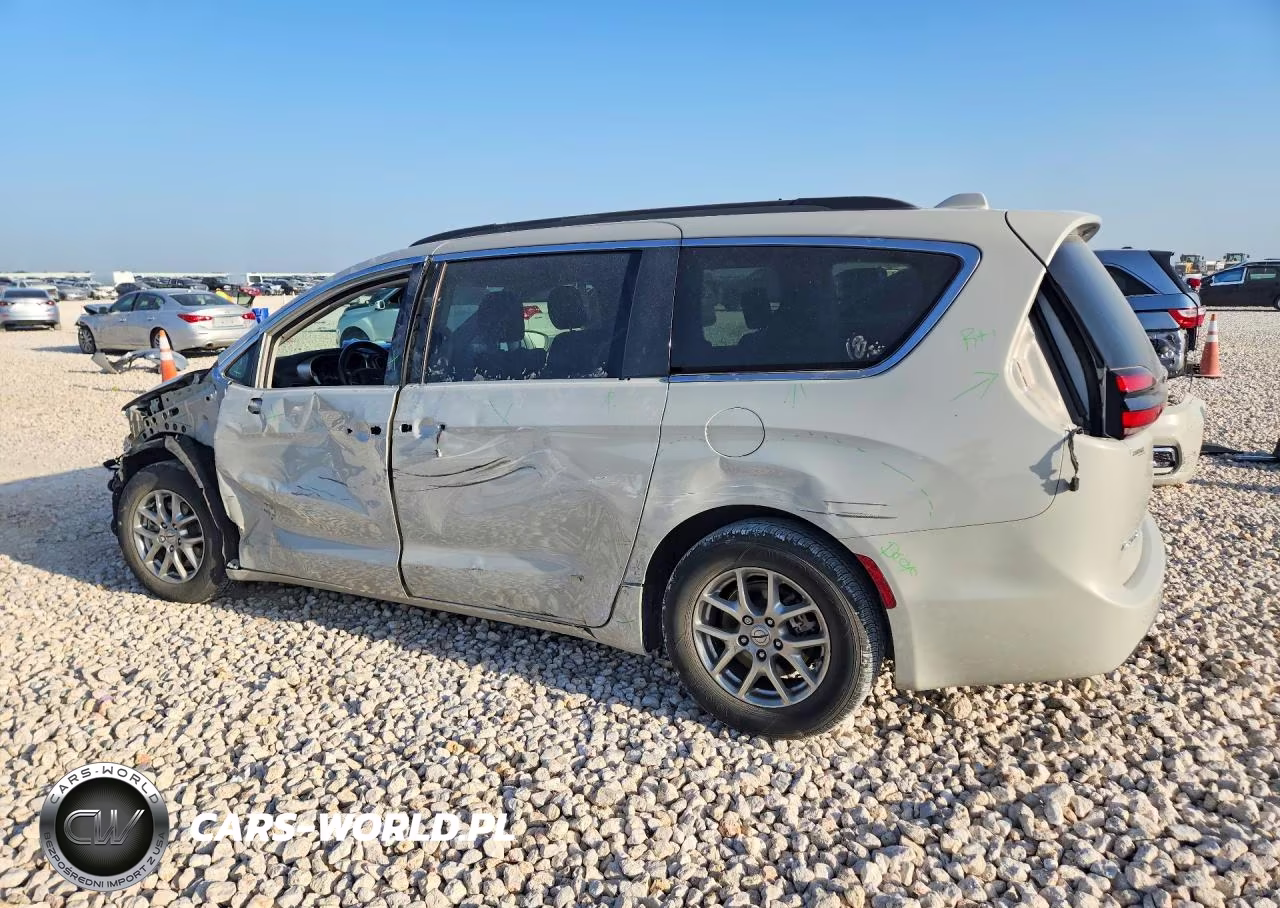 2021 Chrysler Pacifica Touring VIN:2C4RC1FG7MR556309 - 2