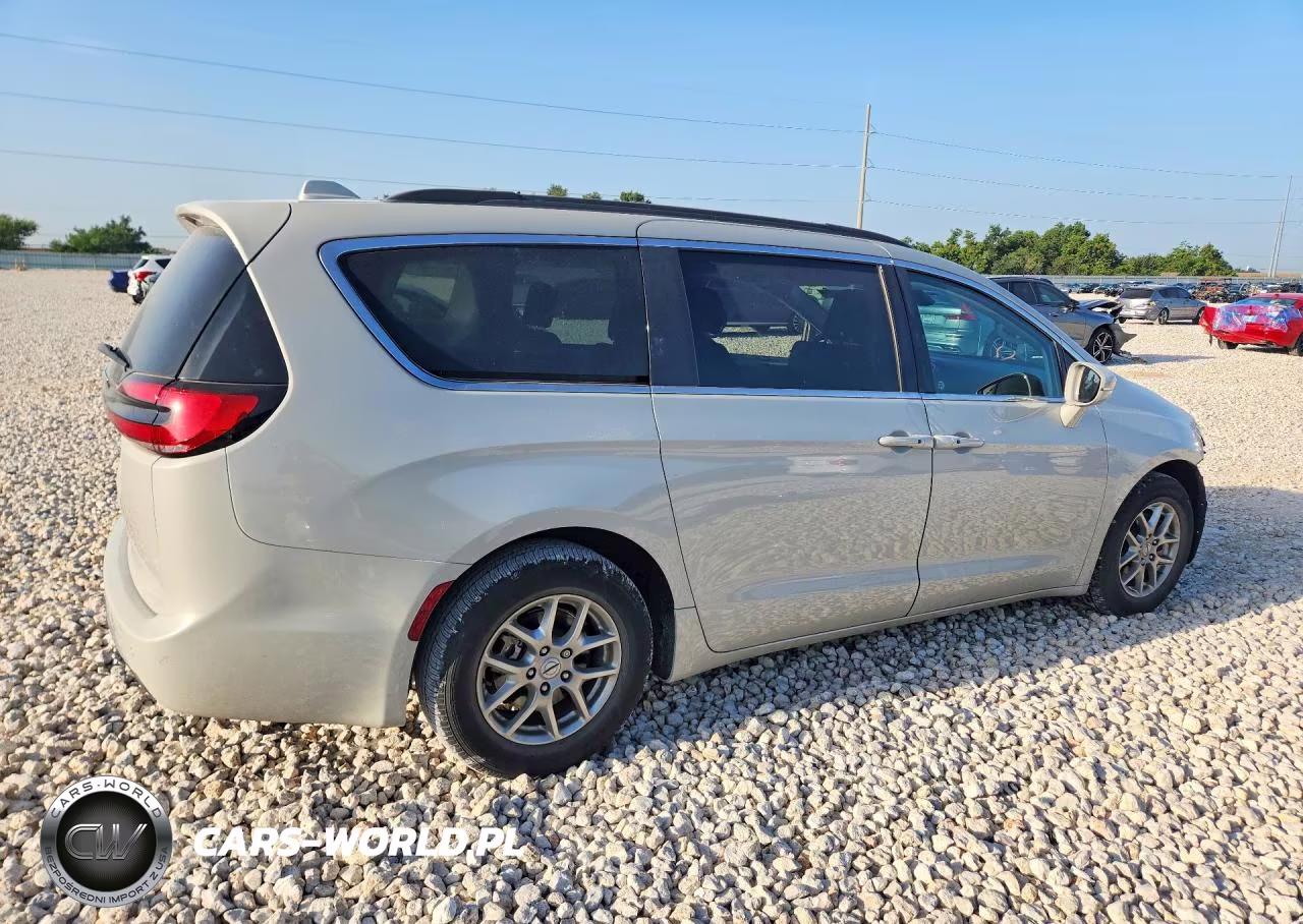 2021 Chrysler Pacifica Touring VIN:2C4RC1FG7MR556309 - 3