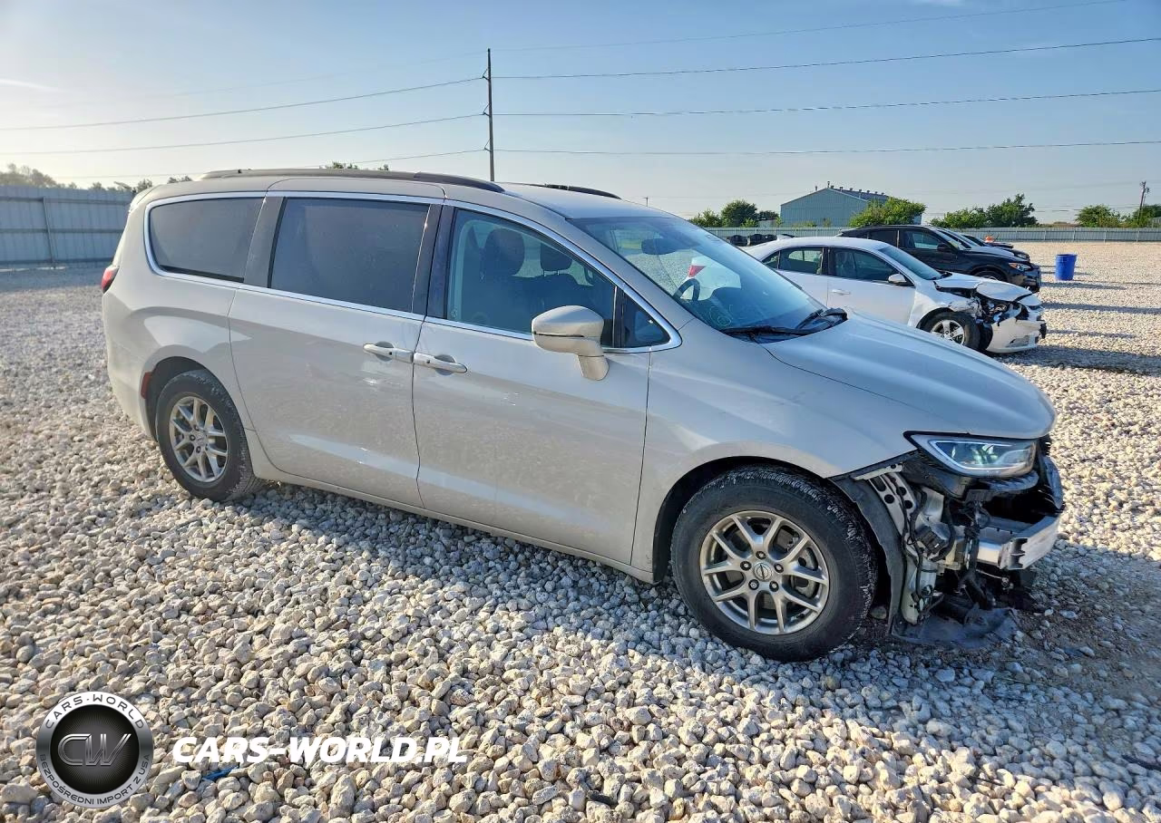 2021 Chrysler Pacifica Touring VIN:2C4RC1FG7MR556309 - 4