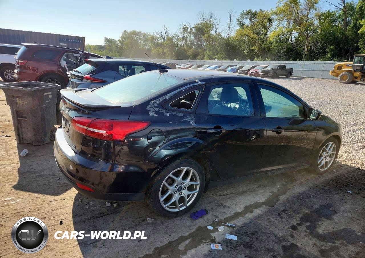 2015 Ford Focus Se VIN:1FADP3F25FL340166 - 3