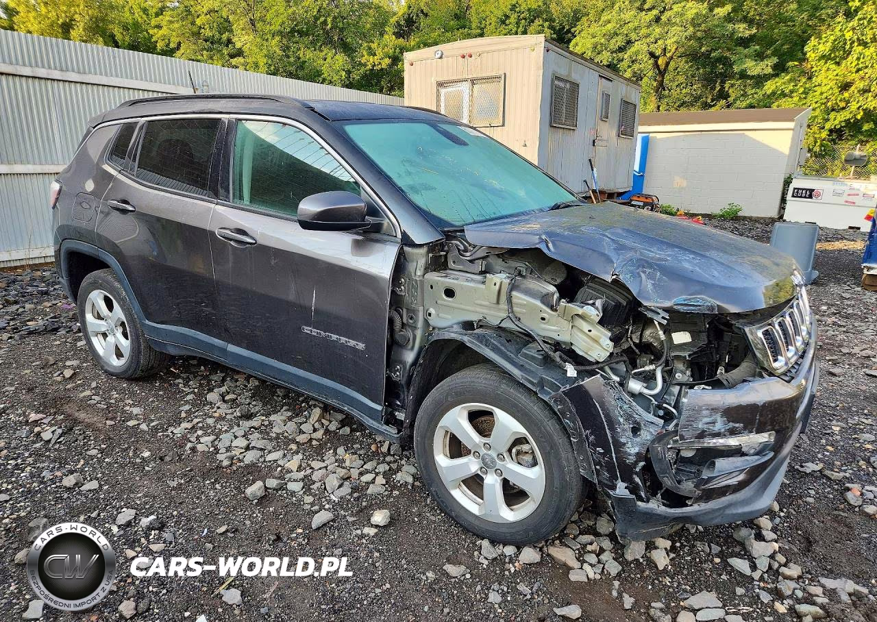 2019 Jeep Compass Latitude VIN:3C4NJDBB7KT807209 - 4
