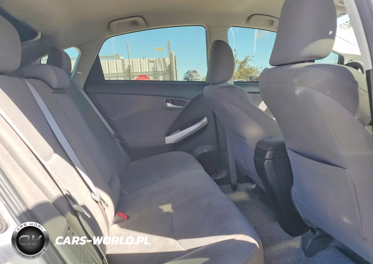 2013 Toyota Prius Plug-In Hybrid Base VIN:JTDKN3DP2D3043228 - 10