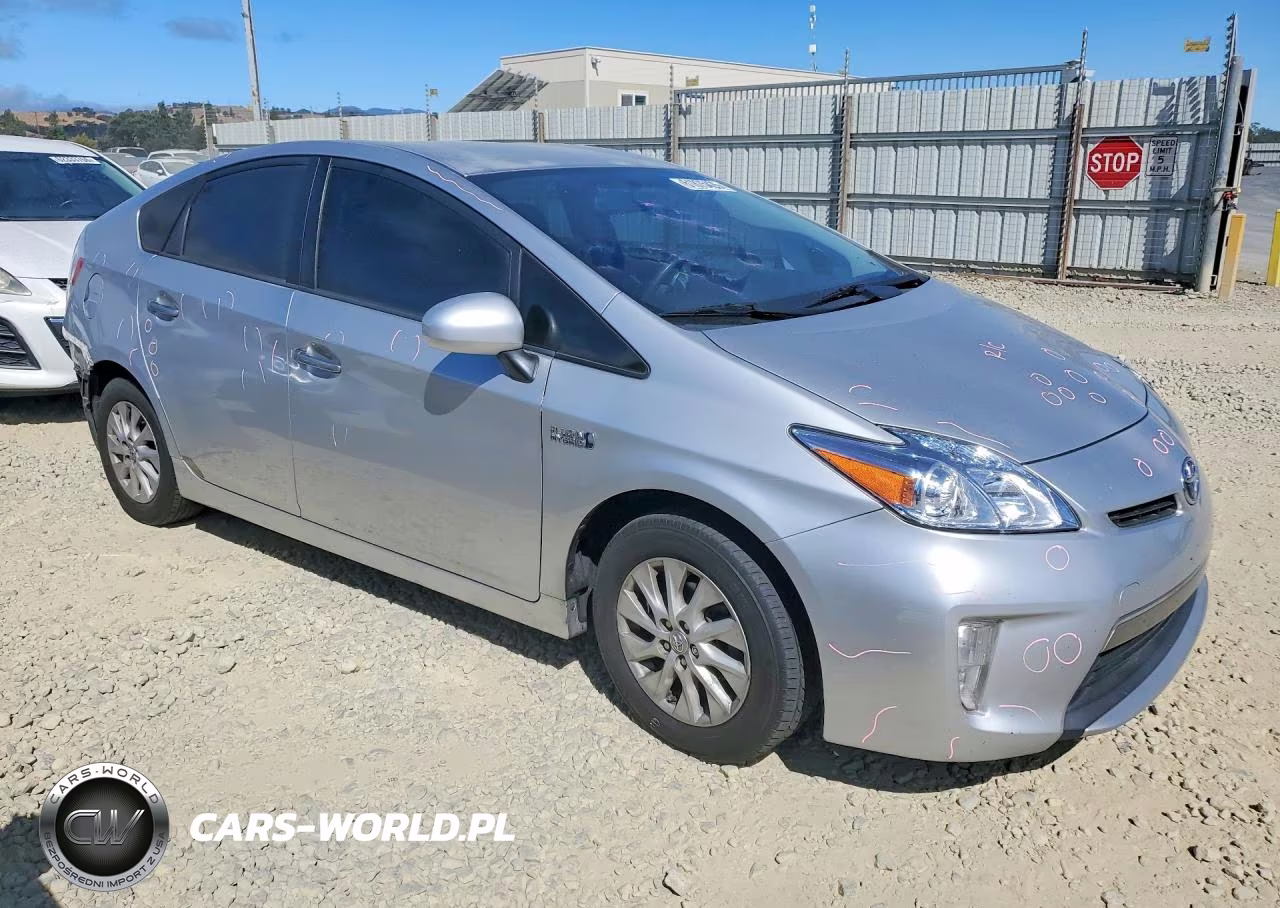 2013 Toyota Prius Plug-In Hybrid Base VIN:JTDKN3DP2D3043228 - 4