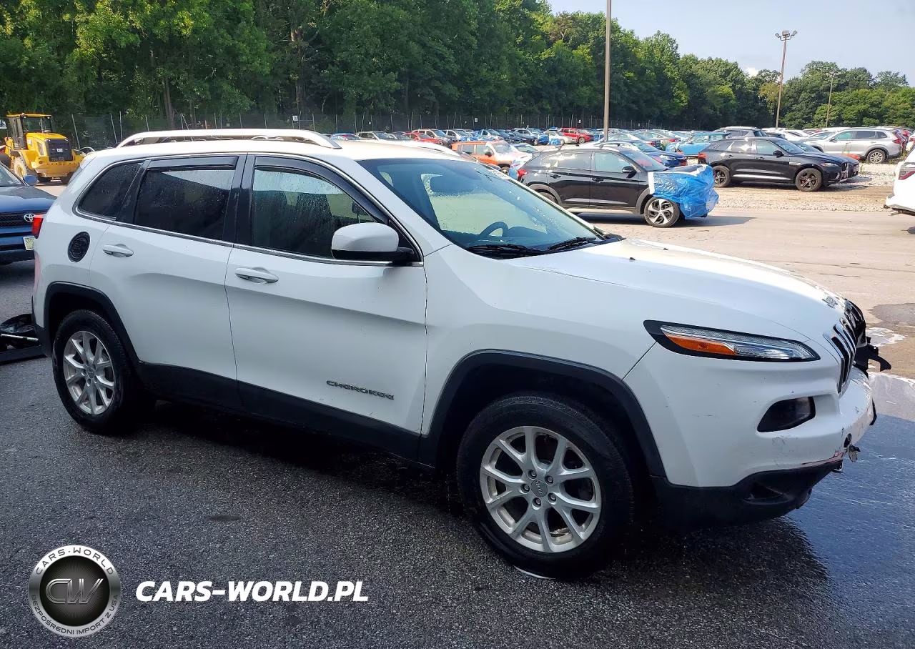 2015 Jeep Cherokee Latitude VIN:1C4PJMCB1FW538874 - 4