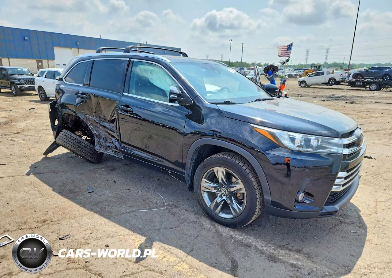2018 Toyota Highlander Limited Platinum VIN:5TDDZRFH4JS843058 - 4