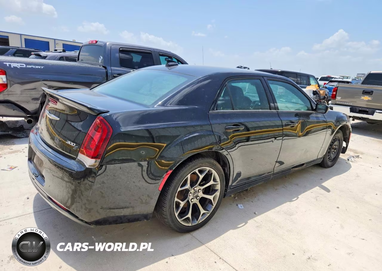 2018 Chrysler 300 S VIN:2C3CCABG6JH243320 - 3