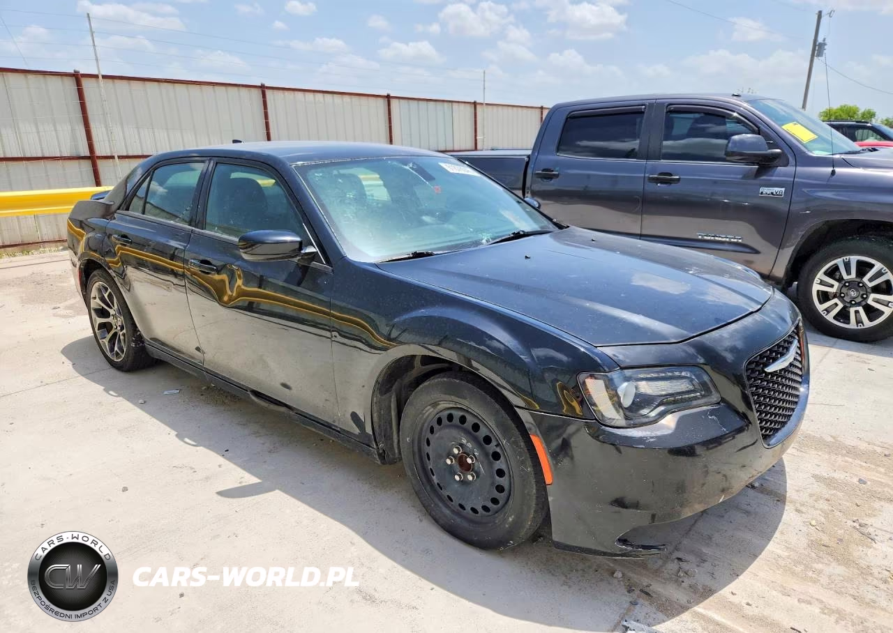 2018 Chrysler 300 S VIN:2C3CCABG6JH243320 - 4