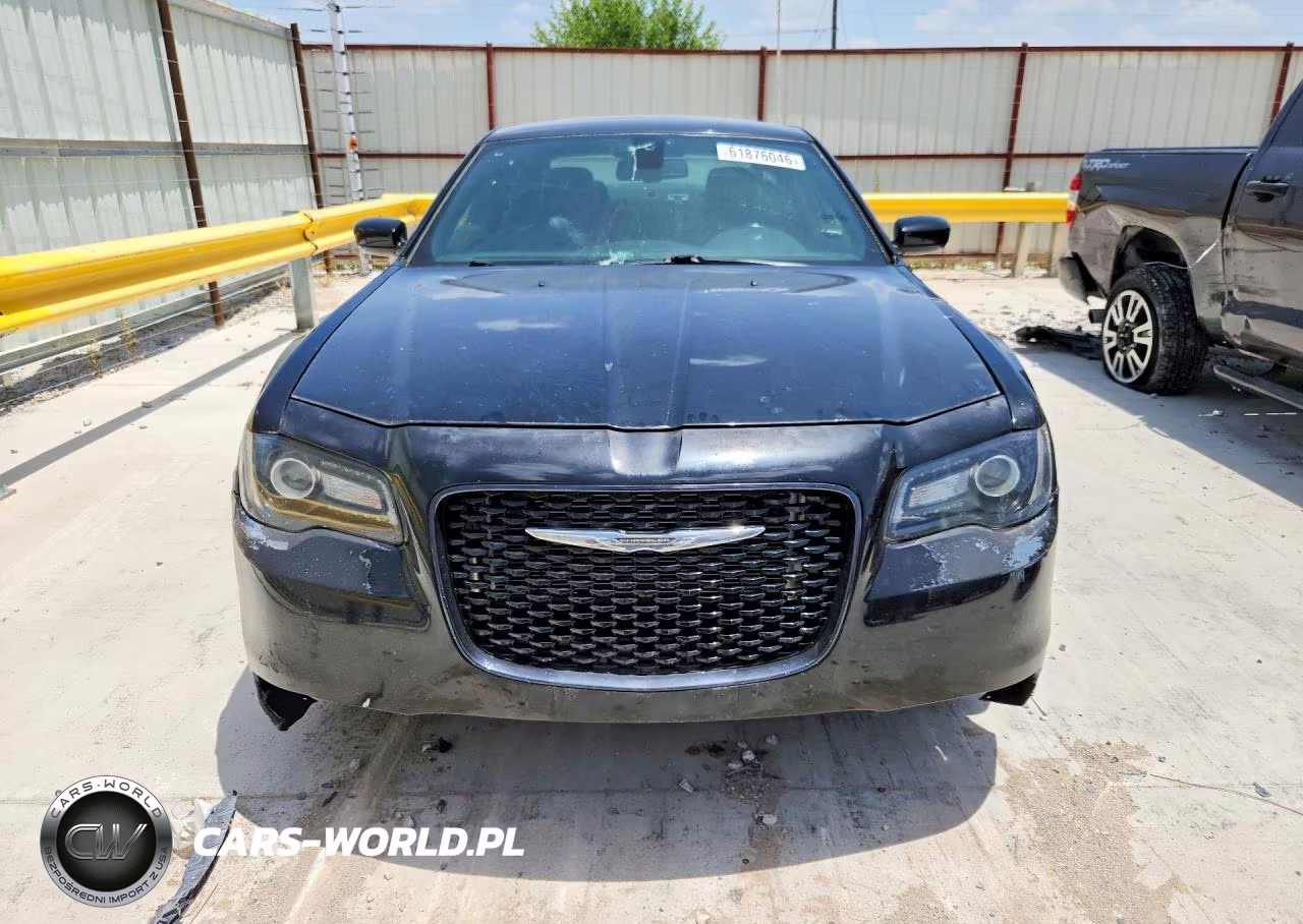 2018 Chrysler 300 S VIN:2C3CCABG6JH243320 - 5