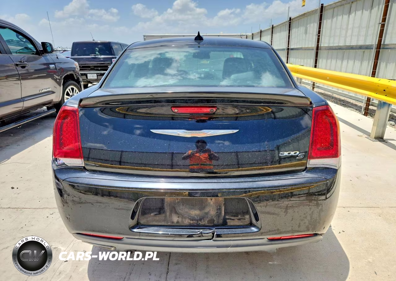2018 Chrysler 300 S VIN:2C3CCABG6JH243320 - 6