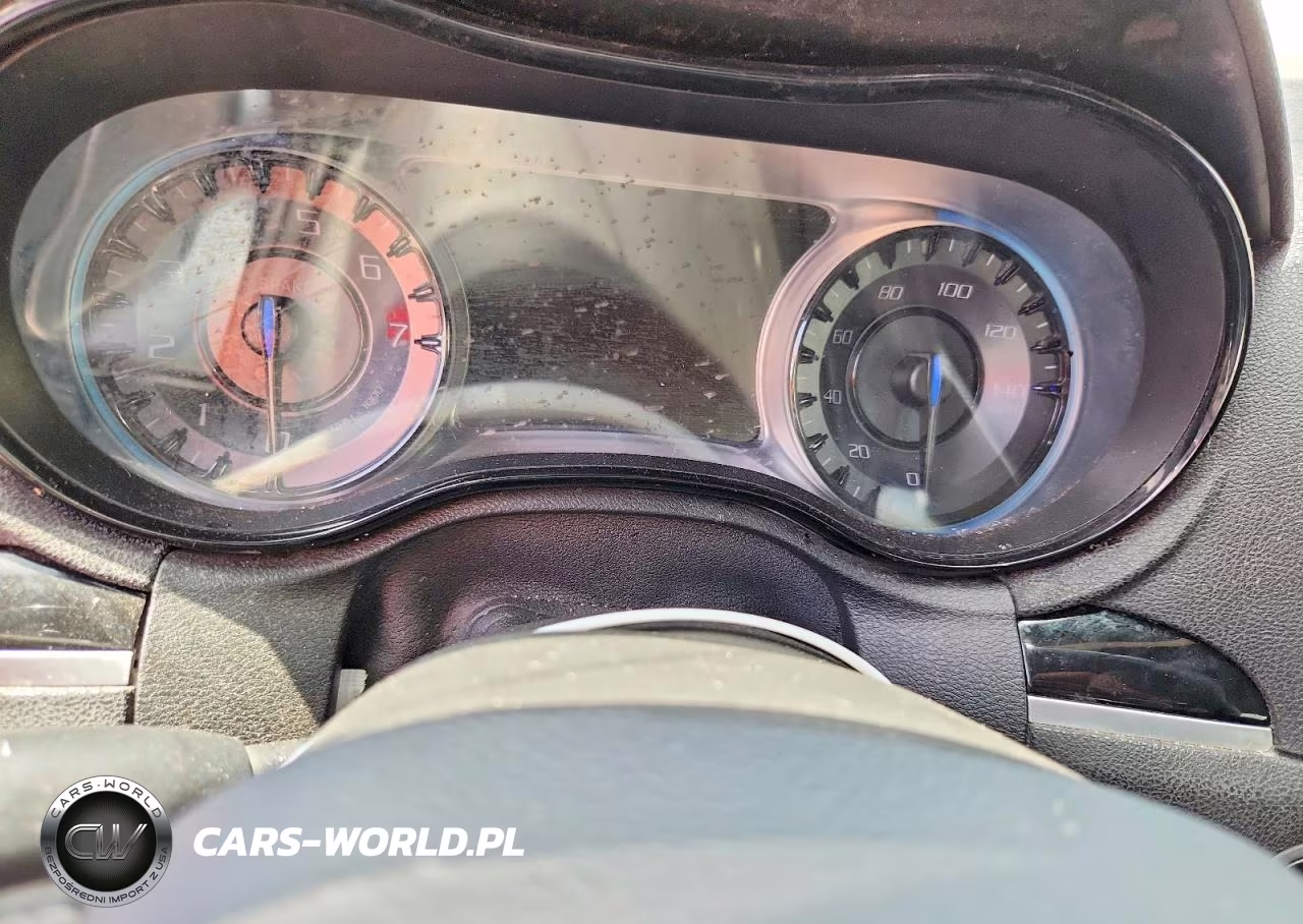 2018 Chrysler 300 S VIN:2C3CCABG6JH243320 - 9