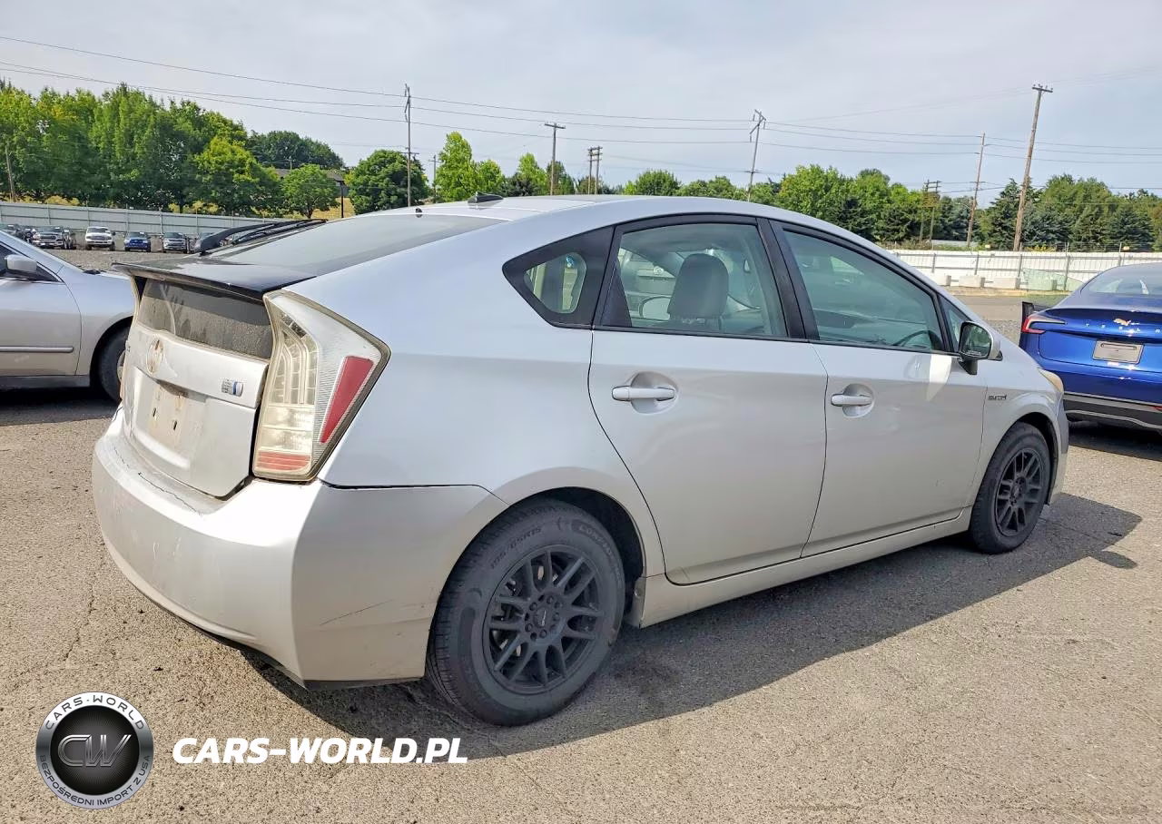 2011 Toyota Prius Four VIN:JTDKN3DU3B5308665 - 3