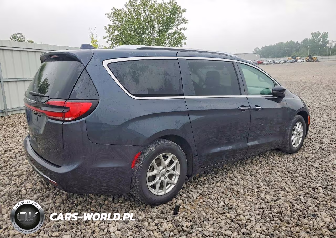 2021 Chrysler Pacifica Touring L VIN:2C4RC1BG6MR588643 - 3