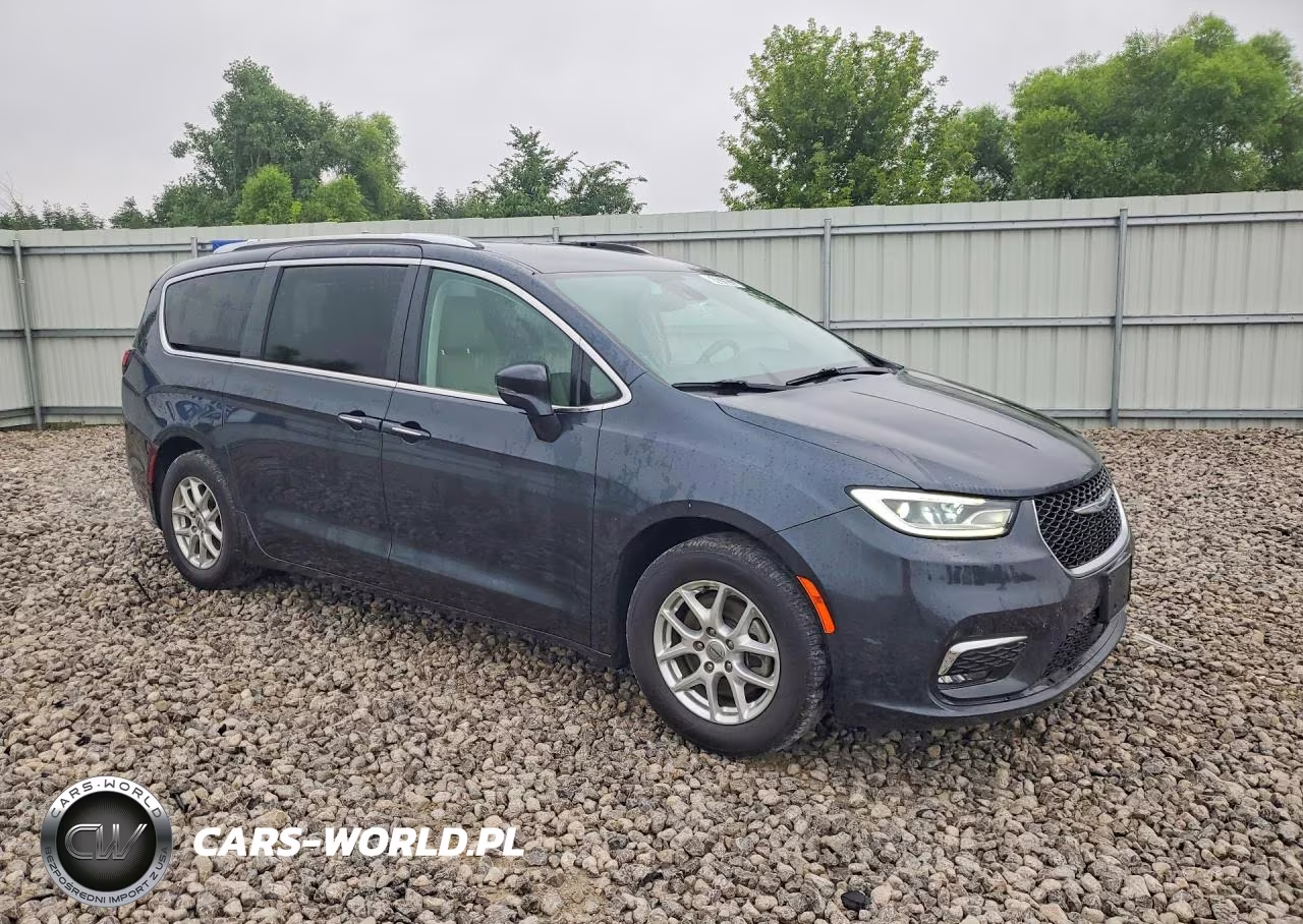 2021 Chrysler Pacifica Touring L VIN:2C4RC1BG6MR588643 - 4
