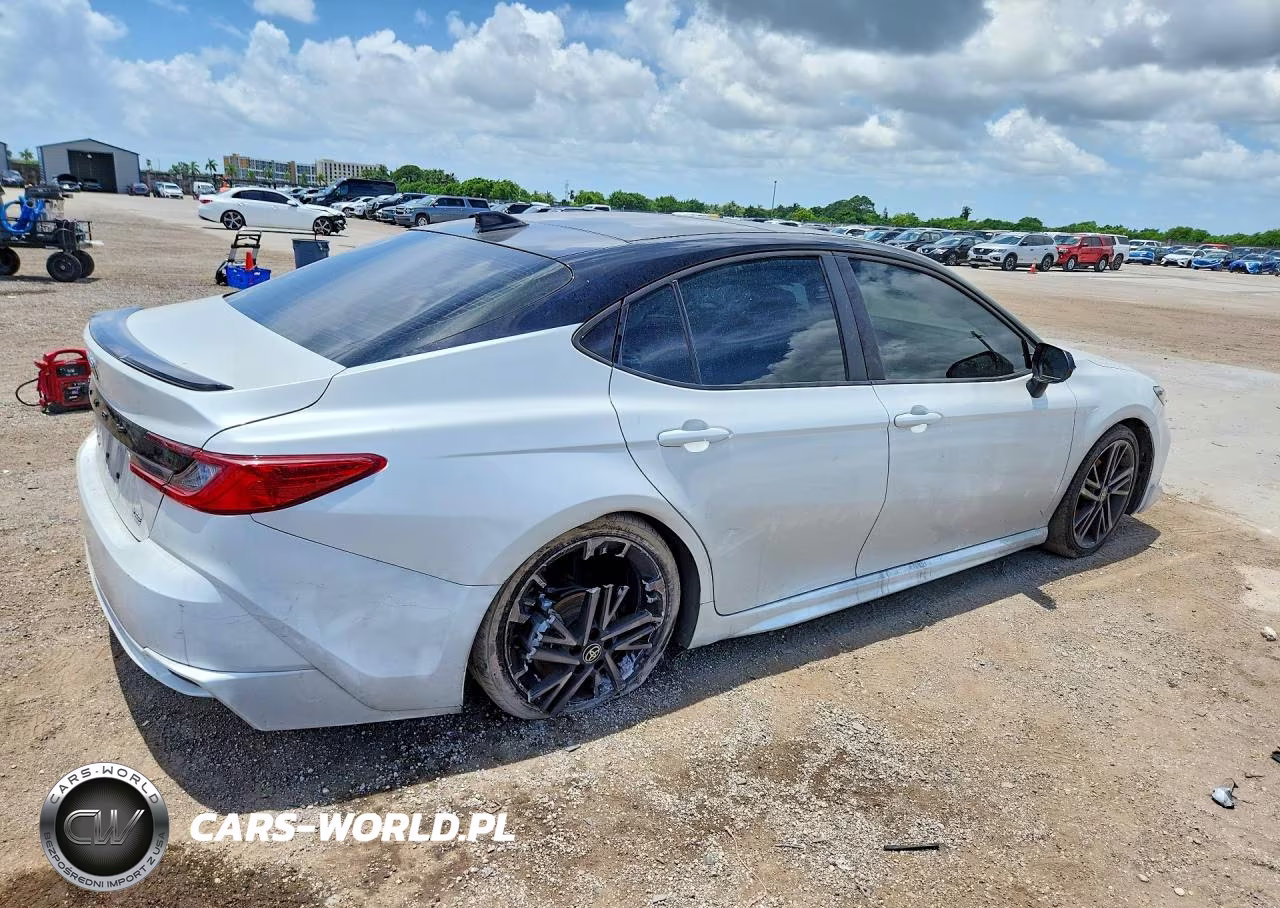 2025 Toyota Camry Xse VIN:4T1DAACK7SU010646 - 3