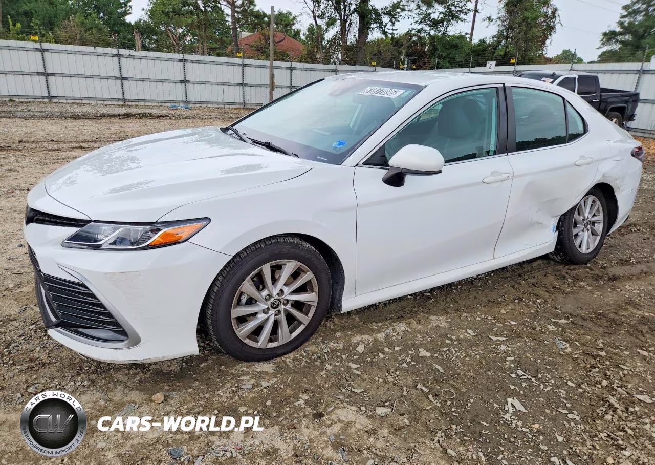 2022 Toyota Camry Le – zdjęcie 1 z 12