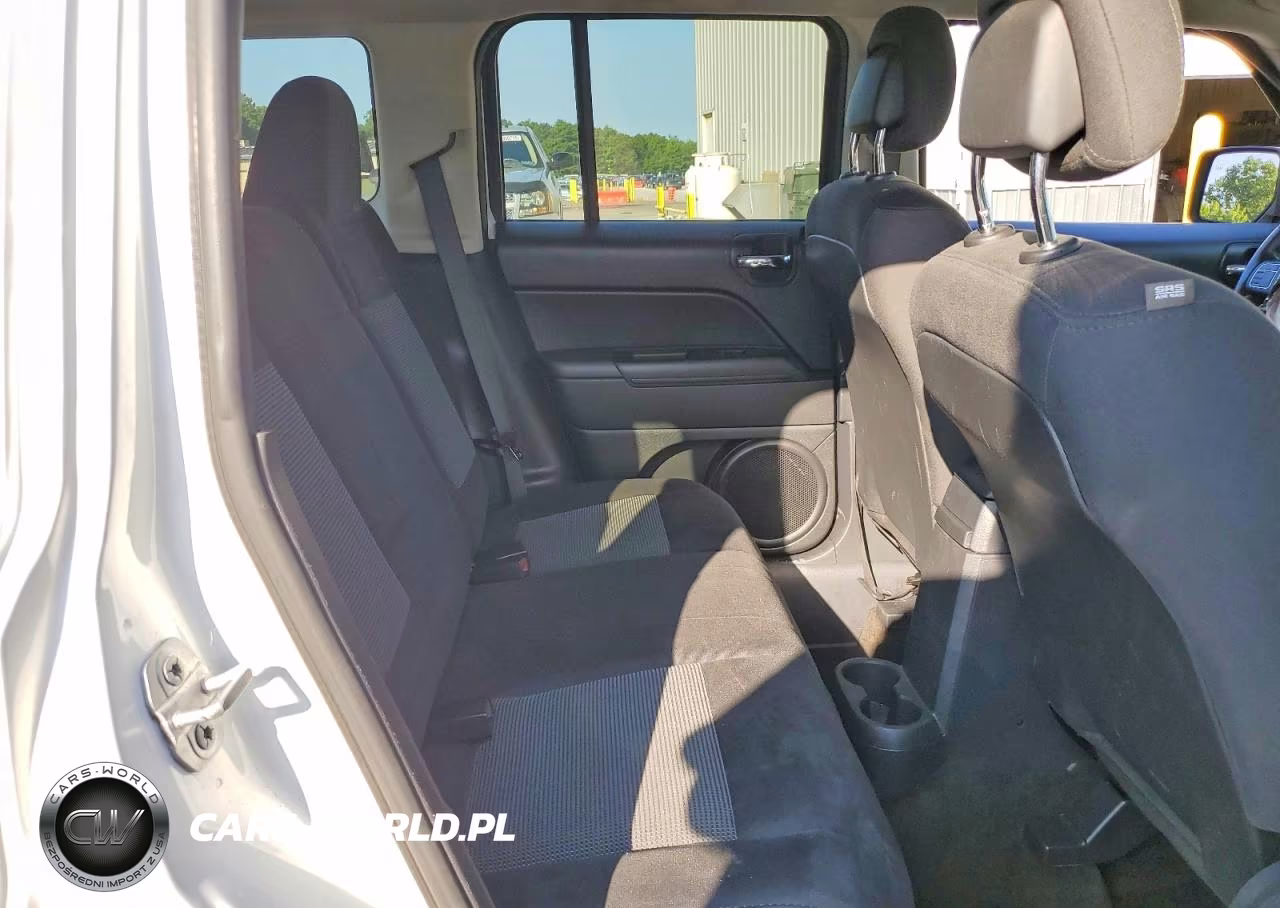 2015 Jeep Patriot Latitude VIN:1C4NJPFB2FD156840 - 11