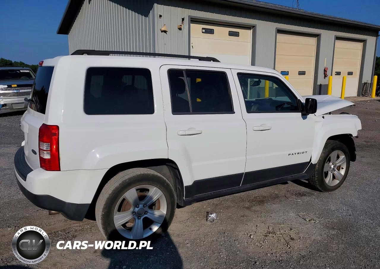 2015 Jeep Patriot Latitude VIN:1C4NJPFB2FD156840 - 3