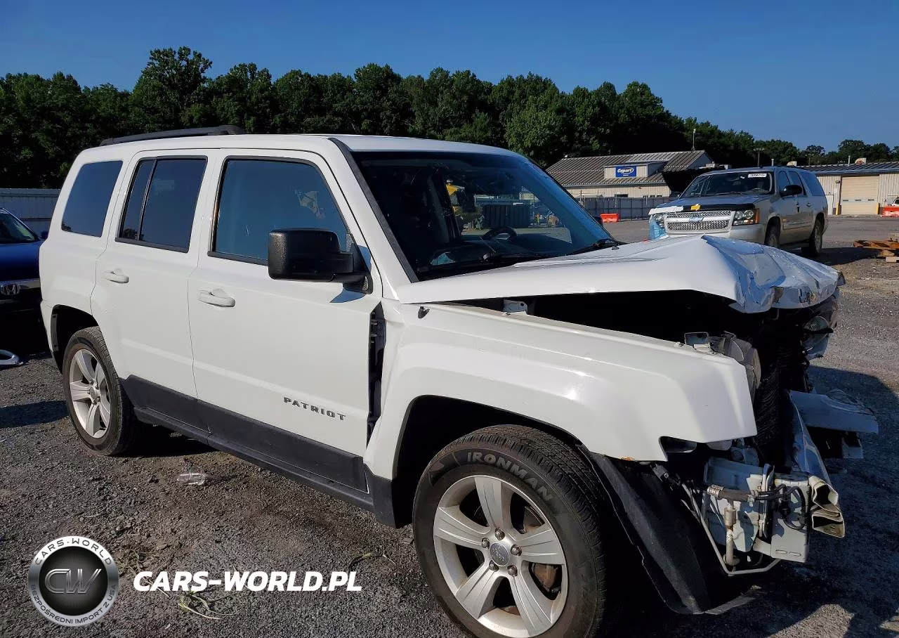 2015 Jeep Patriot Latitude VIN:1C4NJPFB2FD156840 - 4