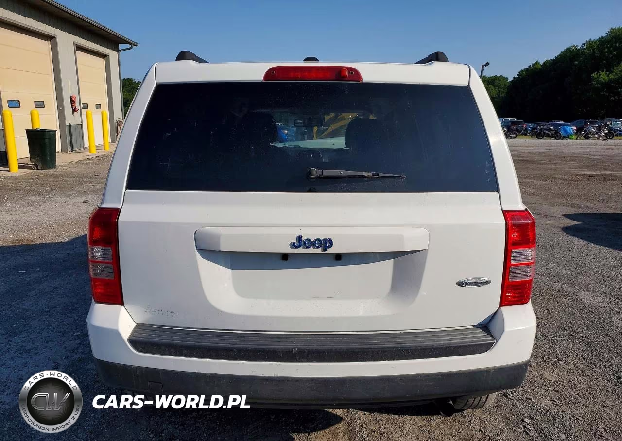 2015 Jeep Patriot Latitude VIN:1C4NJPFB2FD156840 - 6