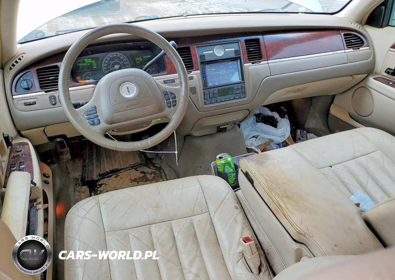 2004 Lincoln Town Car Executive VIN:1LNHM81W24Y687798 - 8