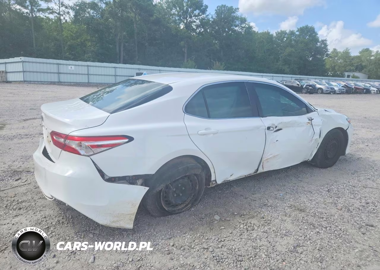 2018 Toyota Camry L VIN:4T1B11HK4JU082726 - 3