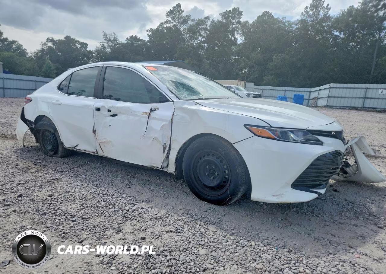 2018 Toyota Camry L VIN:4T1B11HK4JU082726 - 4