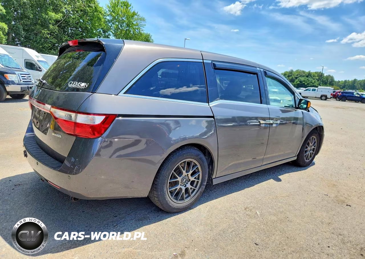 2013 Honda Odyssey Touring VIN:5FNRL5H94DB092011 - 3