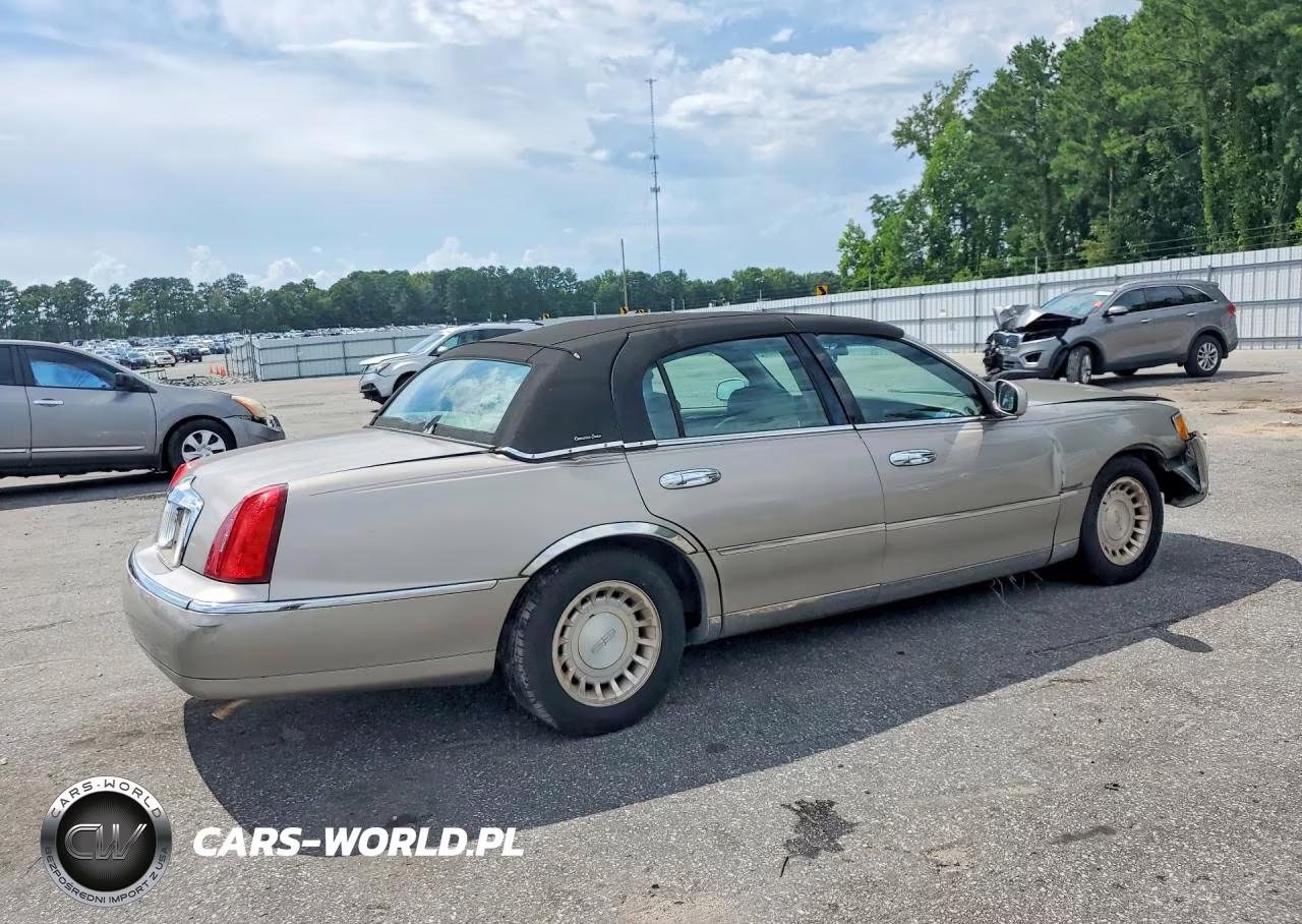 2001 Lincoln Town Car Executive VIN:1LNHM81W31Y632823 - 3