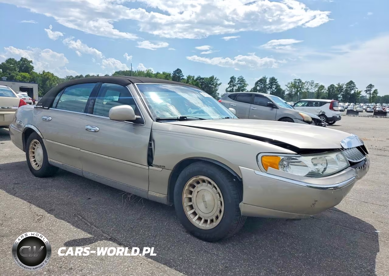 2001 Lincoln Town Car Executive VIN:1LNHM81W31Y632823 - 4