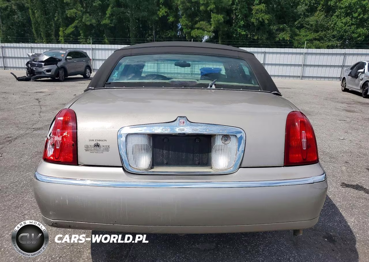 2001 Lincoln Town Car Executive VIN:1LNHM81W31Y632823 - 6