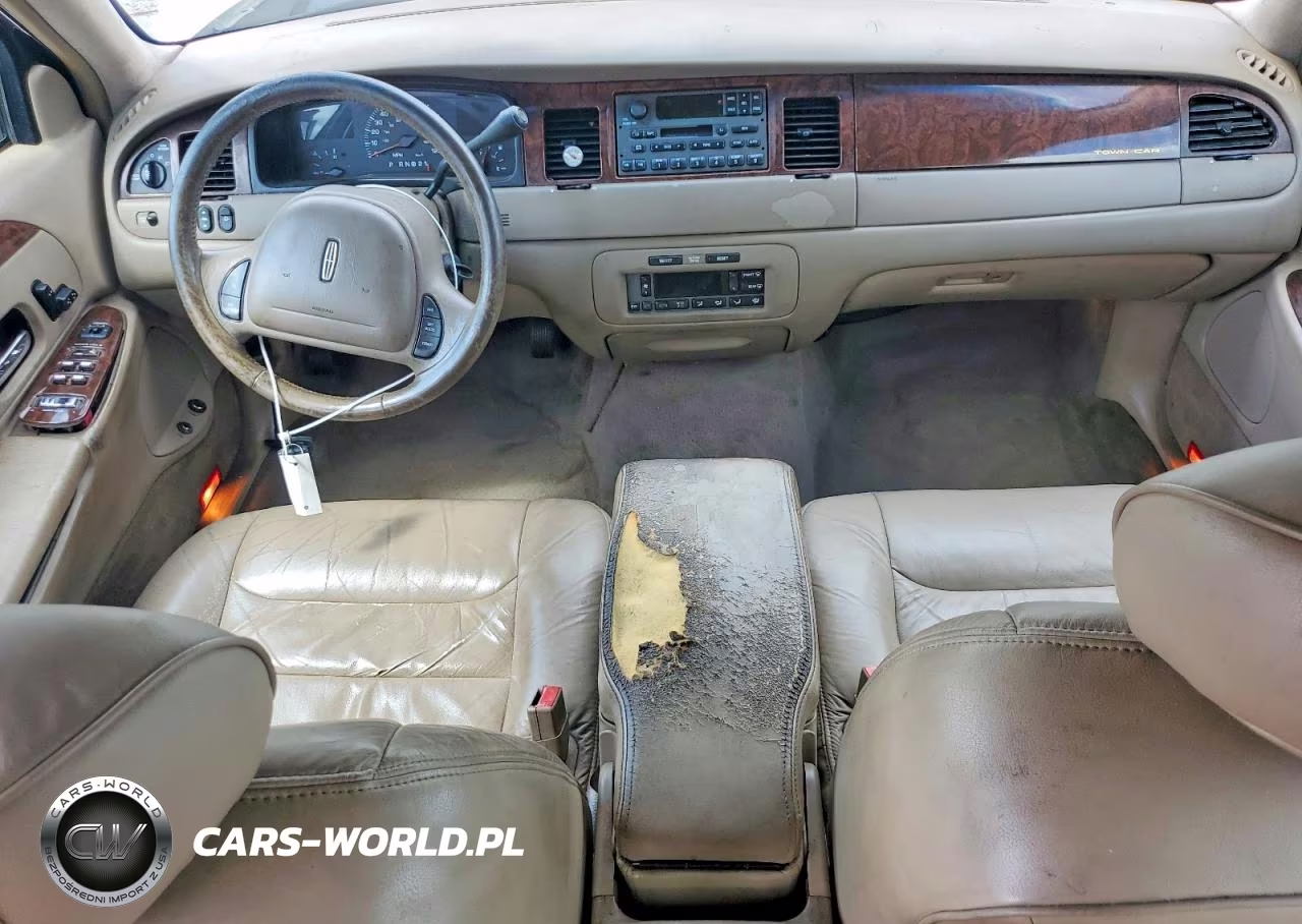 2001 Lincoln Town Car Executive VIN:1LNHM81W31Y632823 - 8
