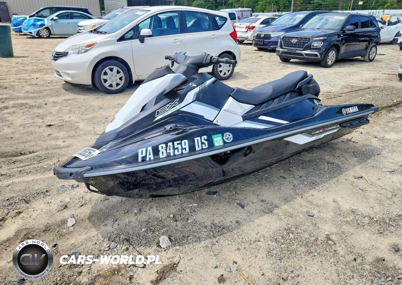 2017 Yam Jet Ski VIN:YAMA3308D717 - 2